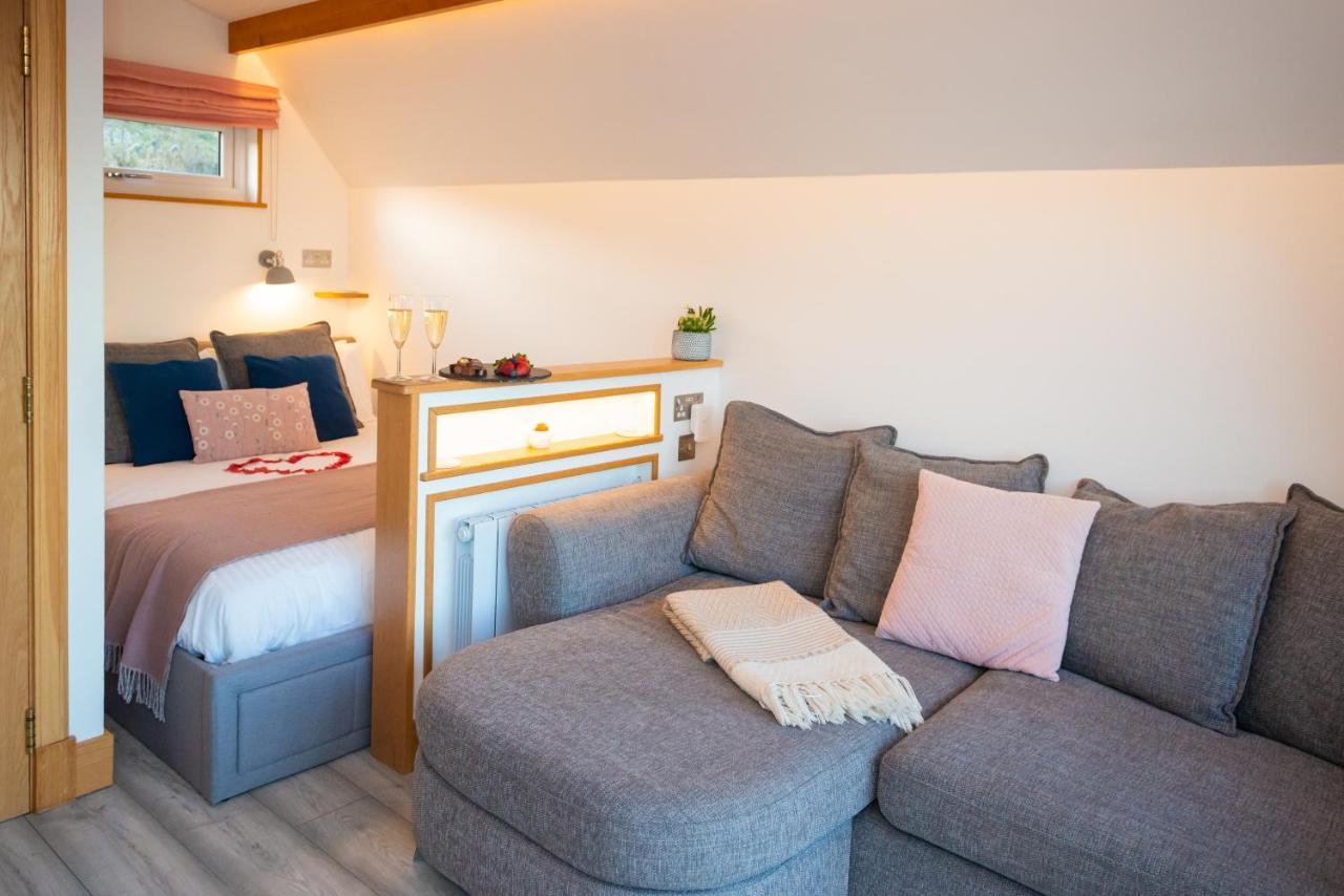 Bonnie Barns - Adults Only Luxury Lodges With Hot Tubs 러스 외부 사진